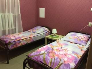 Гостиница Comfy Hostel Краснодар Двухместный номер с 2 отдельными кроватями-10